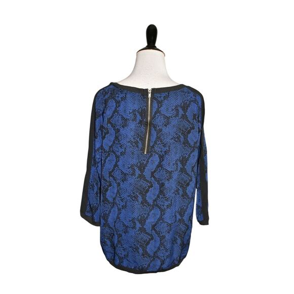 HARVÉ BENARD NEW $80 Blue Python Print Back Zip Blouse Medium - Picture 2 of 4